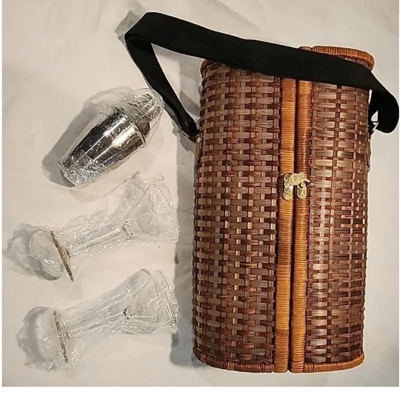 Vintage Grey Goose Vodka Picnic Basket  Set Martini Glasses and Shaker - Picture 4 of 9